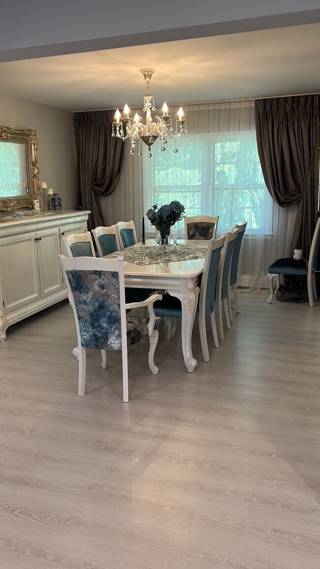 Building Photo - 9 Lombard Dr