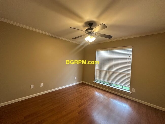 Building Photo - 3 Bed 2 Bath!