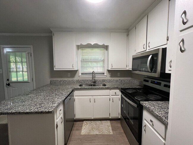Building Photo - Home for rent in Prattville