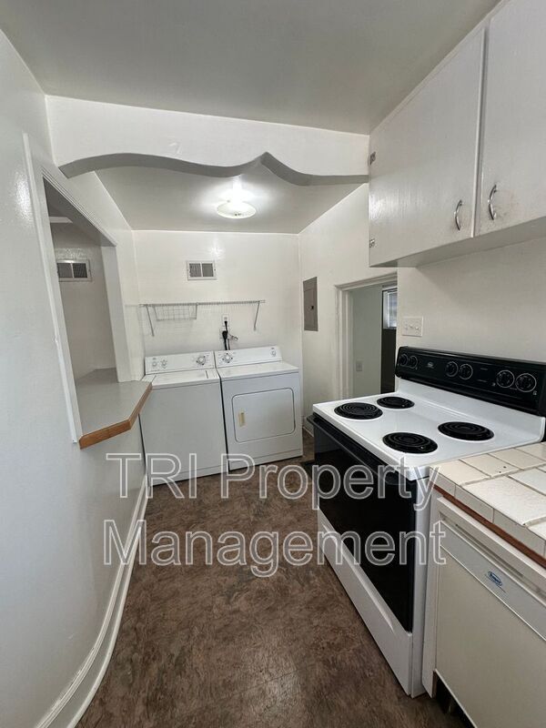 Building Photo - 2304 9th Ave