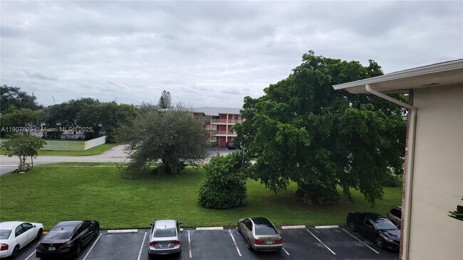 Building Photo - 4731 NW 10th Ct