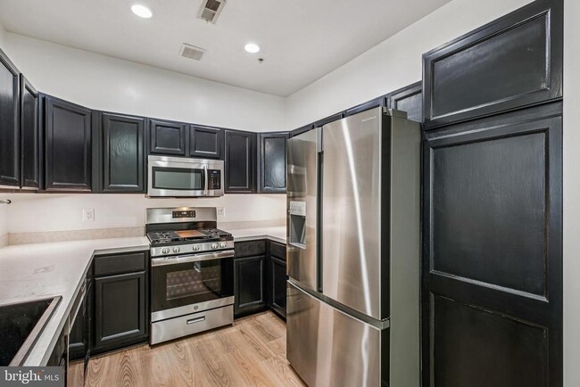 Building Photo - 8 Crusader Ct