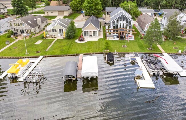 Building Photo - 8043 S Portage Rd