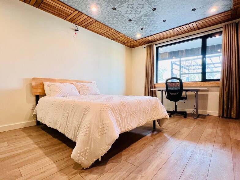 Building Photo - 803 54th St