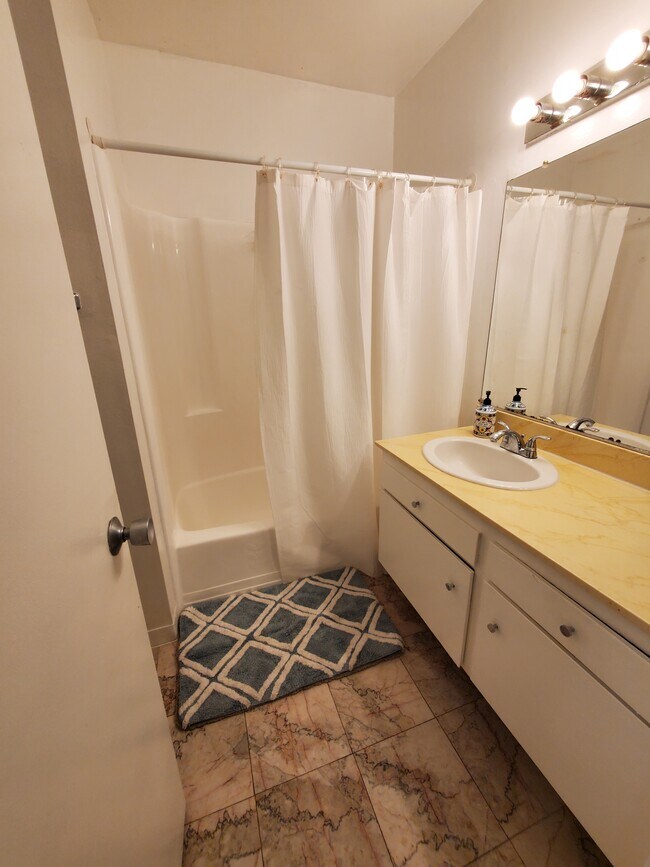 Building Photo - 5870 Green Valley Cir