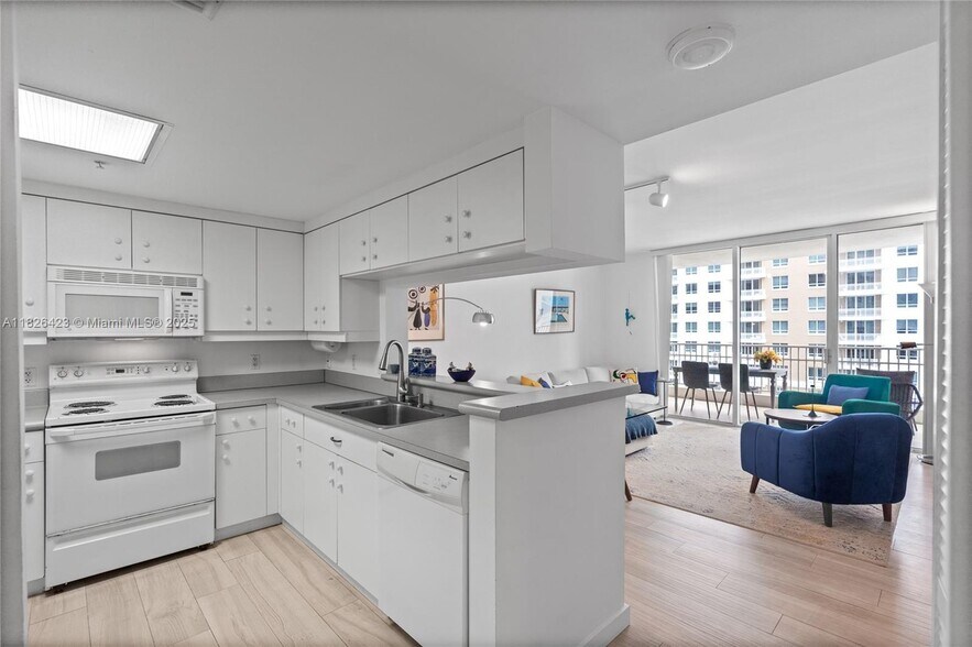 Primary Photo - 701 Brickell Key Blvd
