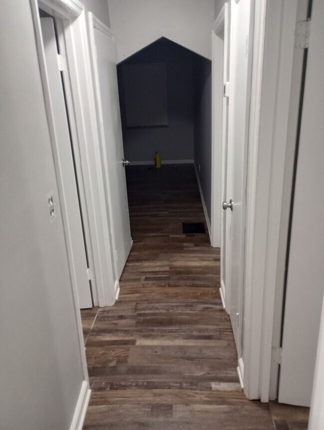 Building Photo - 2807 Sheldon Ave