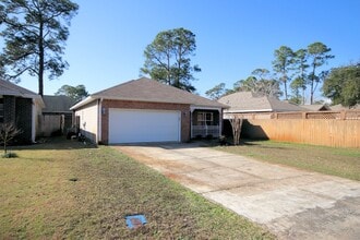 Building Photo - Central Niceville Location