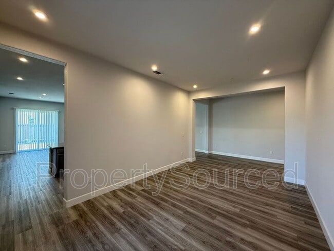 Building Photo - 614 Madrone St