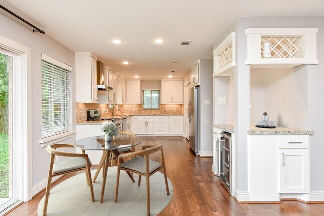 Building Photo - 5815 Dryad Dr