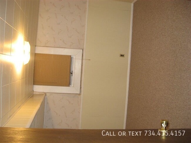 Building Photo - 2863 Marshall St