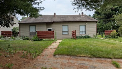 Building Photo - MN Cedar Village (847)