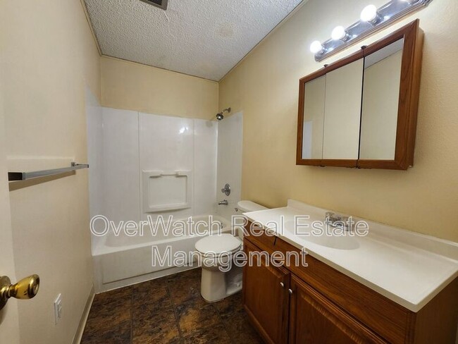 Building Photo - 815 N Park St