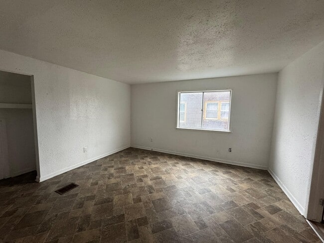 Building Photo - 14925 Mendota St