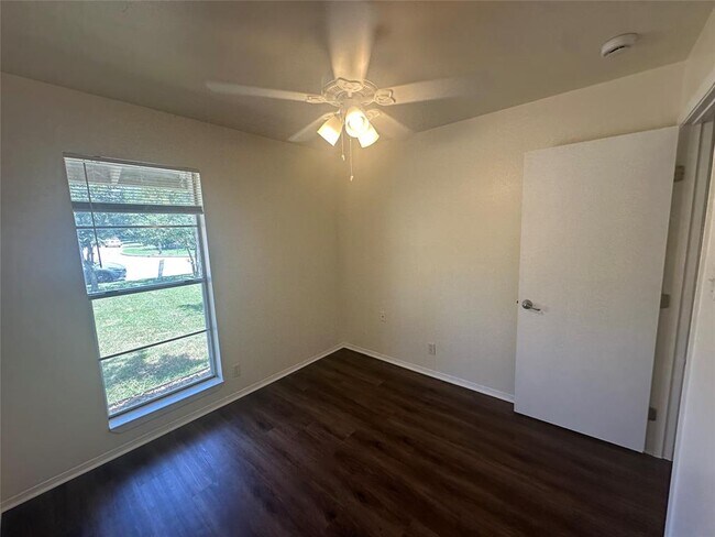Building Photo - 8510 Woodstone Dr