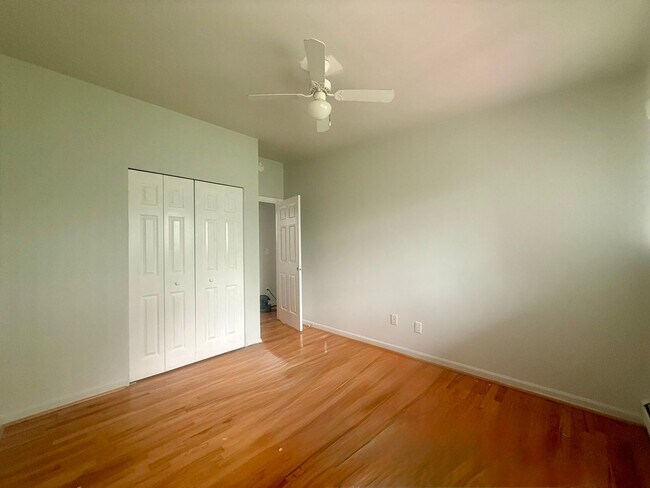 Building Photo - 410/412 S Revena Blvd