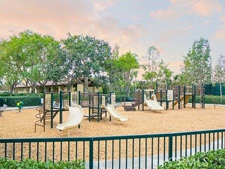 Building Photo - 24 Periwinkle
