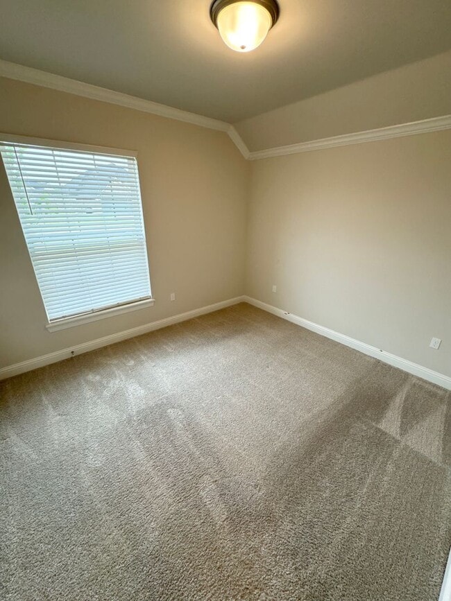 Building Photo - Legacy Neighborhood!