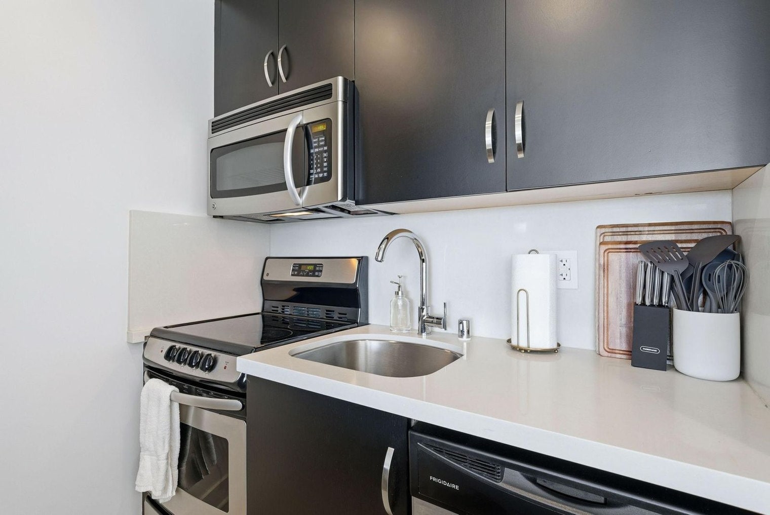 Building Photo - 899 Pine St