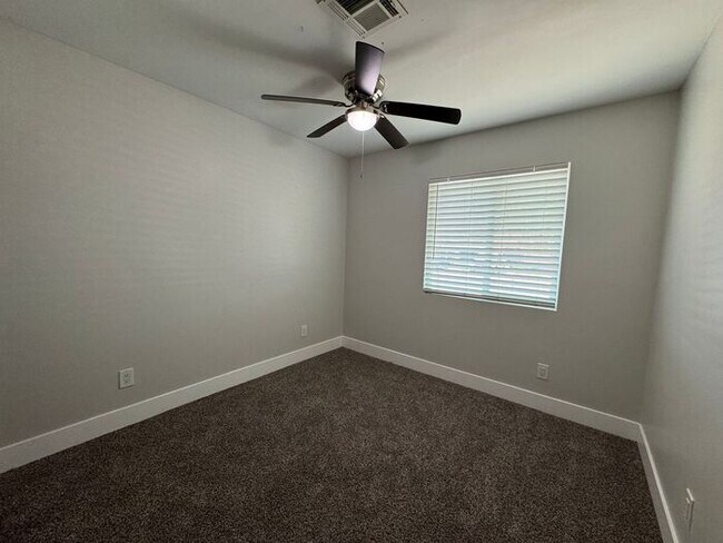 Building Photo - Apply Here: https://realty480pm.appfolio.c...