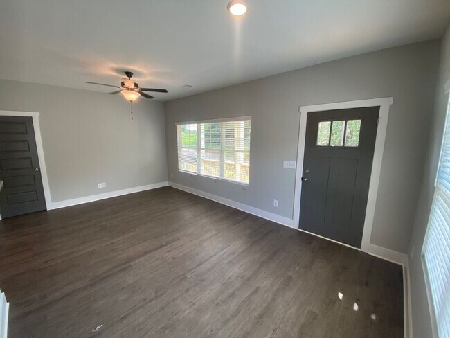 Building Photo - PRE LEASING FOR AUGUST 2026! NEW CONSTRUCT...