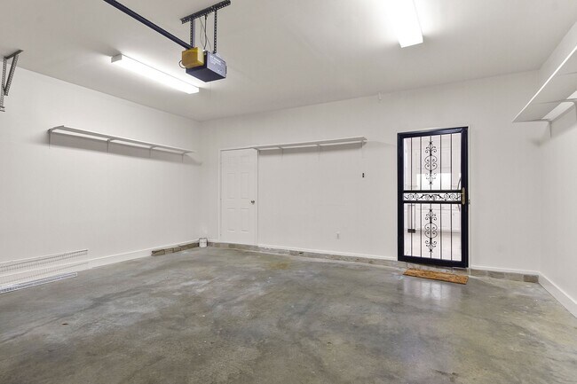 Building Photo - Verner School Zone - Fox Ridge Subdivision