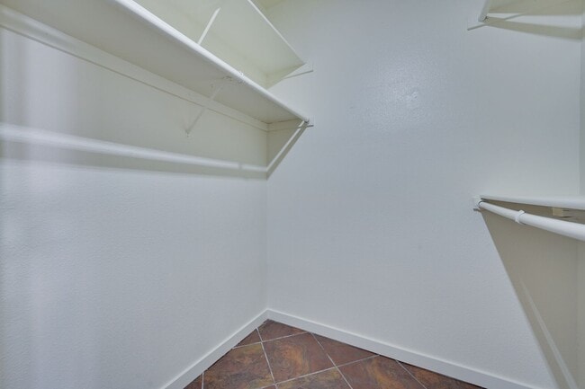 Building Photo - Guard Gated!!! Community Pool, Spa!!! Fitn...
