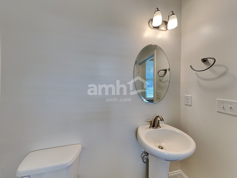 Building Photo - 3338 Okelly Dr