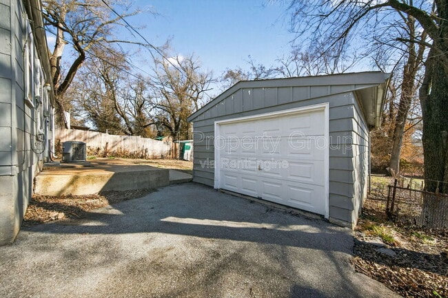 Building Photo - 334 Mueller Ave