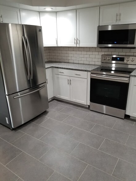 Building Photo - 6732 Worth Ave