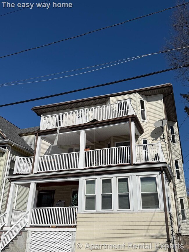 Building Photo - 110 Sharon St