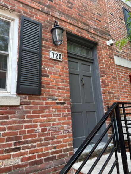 Building Photo - 720 Lombard St