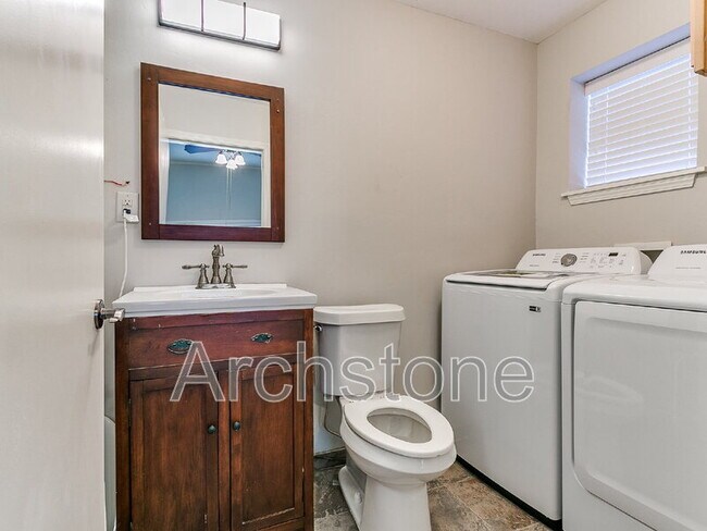 Building Photo - 1732 Carlisle Rd