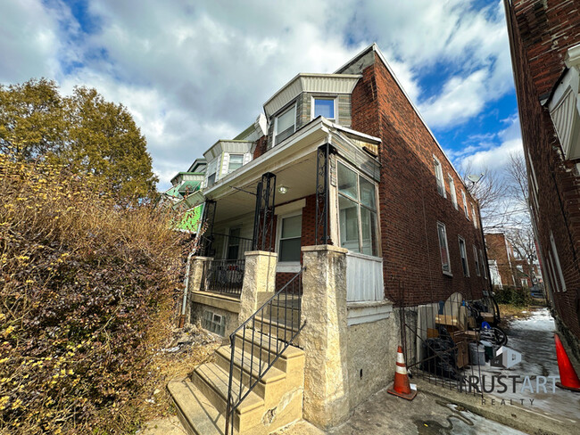 Building Photo - 3 bedroom house in Carroll Park area of Ph...