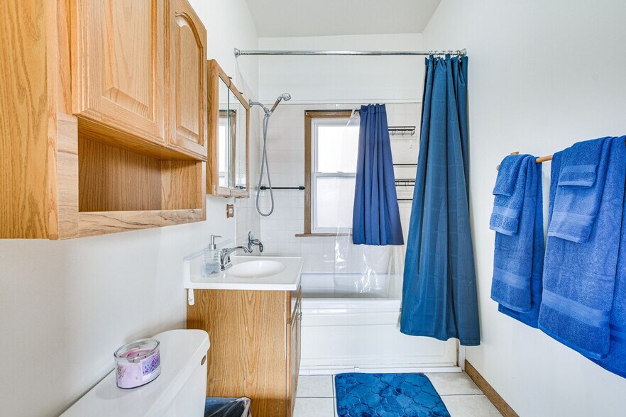 Building Photo - 927 S Taylor Ave