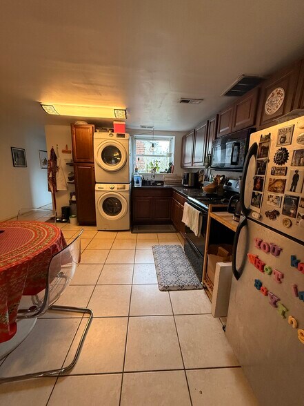 Building Photo - 155 W Girard Ave