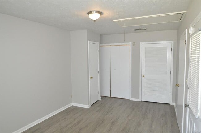 Building Photo - 3200 Herbert Dr