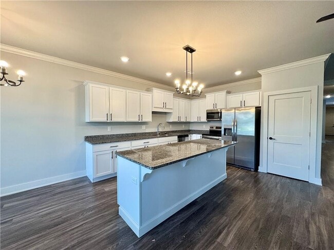 Building Photo - 832 NE Hts Ln