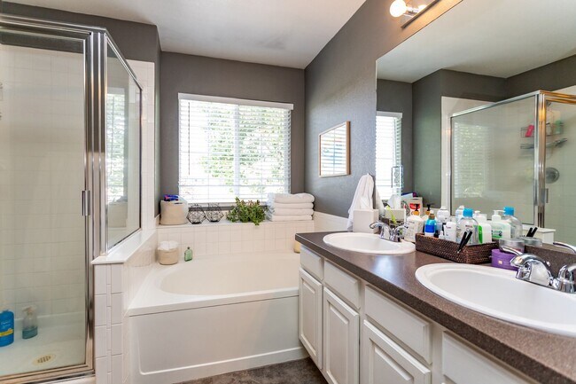 Building Photo - Charming Monument Retreat with  Private Ba...