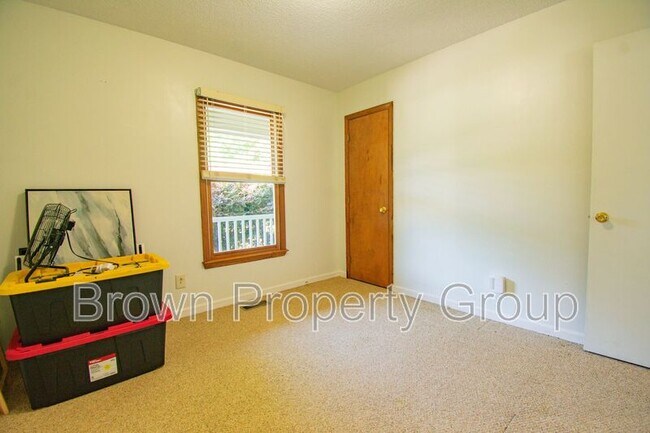 Building Photo - 20 N Hillside Dr