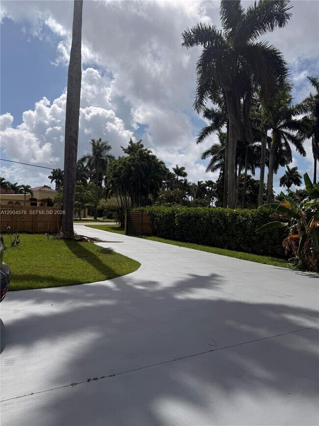 Building Photo - 14240 S Biscayne River Dr