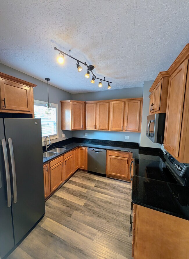 Building Photo - 239 Bachtel St SE