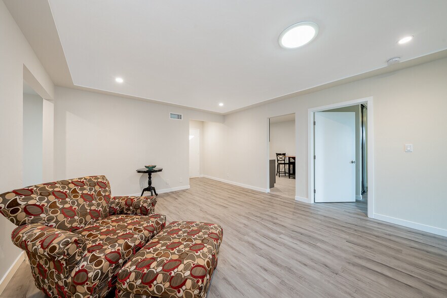 Building Photo - 5737 Dorothy Dr