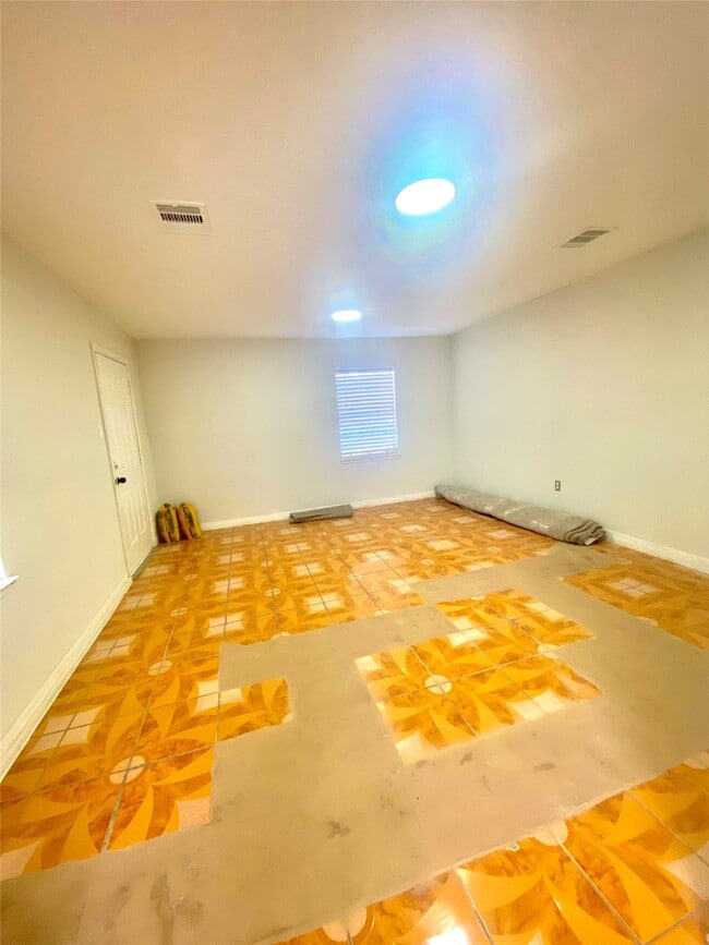 Building Photo - 6518 Linden St