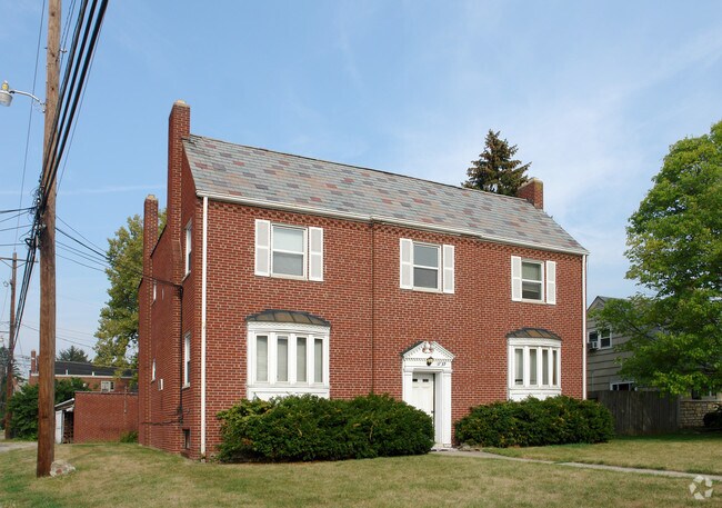 Primary Photo - 1739 Westwood Ave