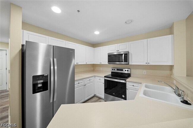 Building Photo - 3940 Pomodoro Cir