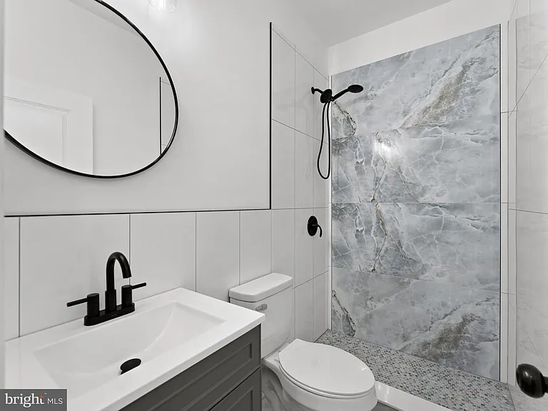 Building Photo - 2331 N Front St