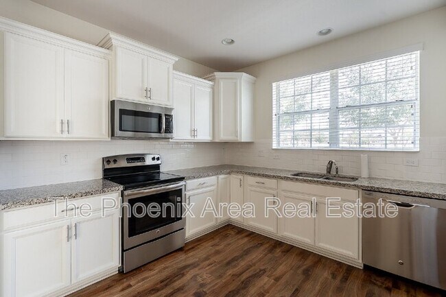 Building Photo - 1055 S Reber Ave