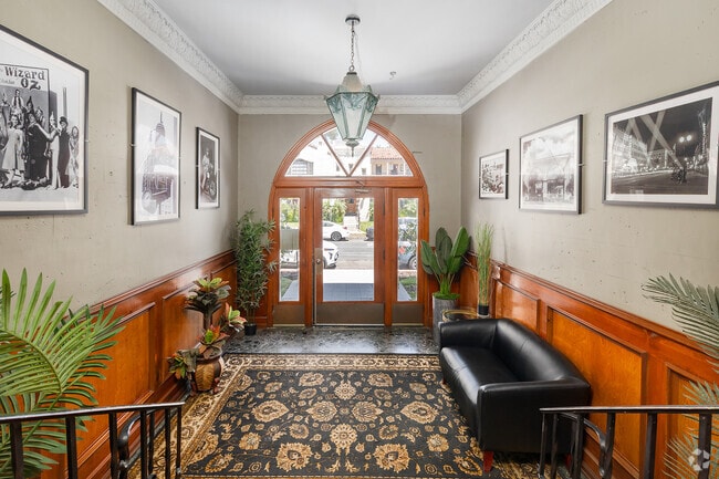 Lobby - 611 S Cloverdale Ave