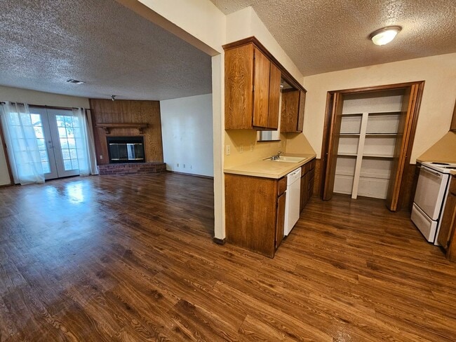 Building Photo - (3) Bed/(2) Bath SE Norman! Easy Access to...